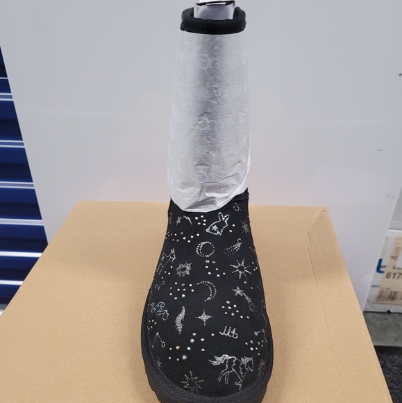 UGG Black Classic Zodiac Short PRICE FIRM - Picture 7 of 8